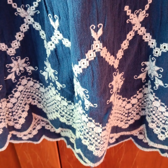 Sundance, cotton, embroidered, sleeveless blouse with beautiful eyelet, - Picture 5 of 8